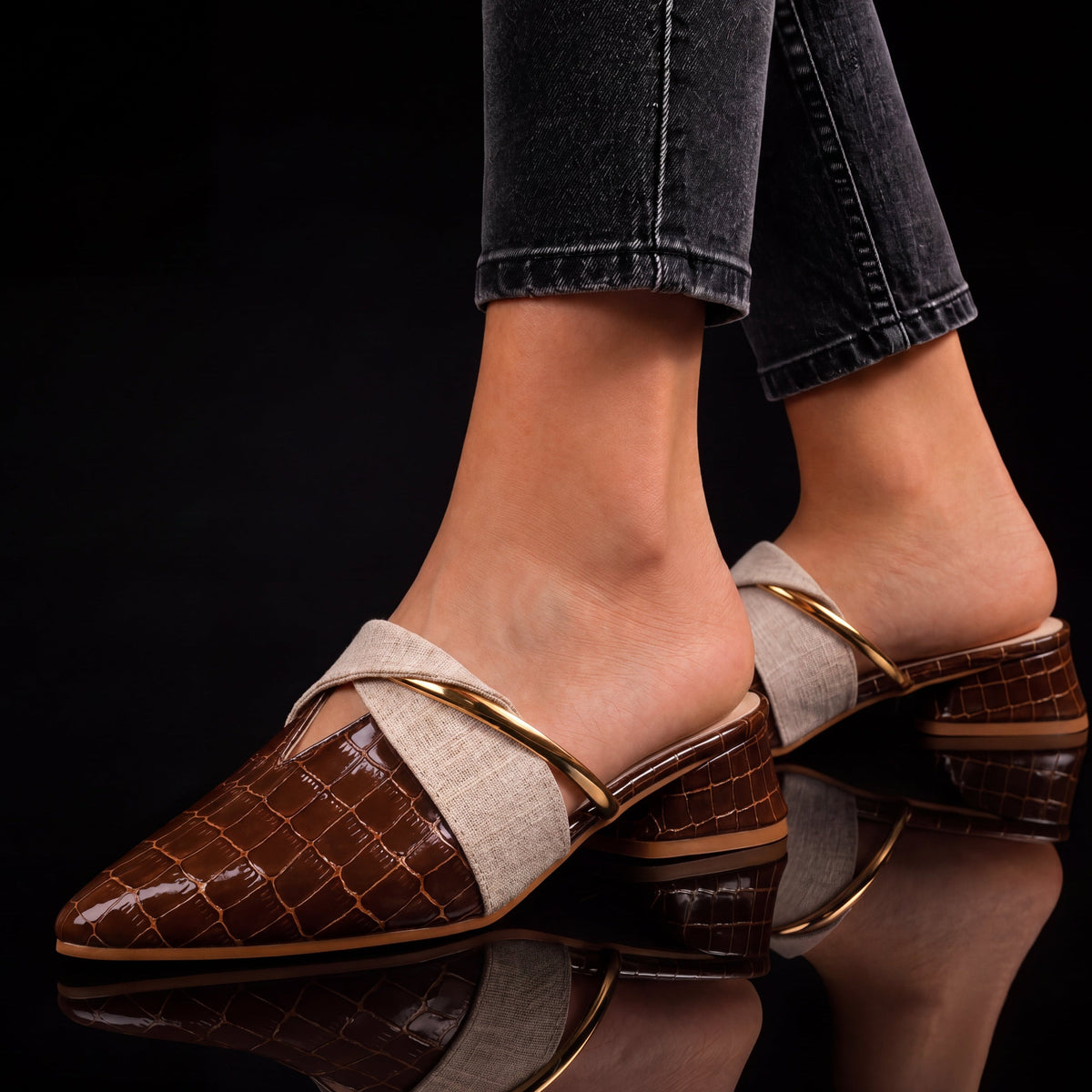 Camila | Wsuwane mule z efektem krokodyla