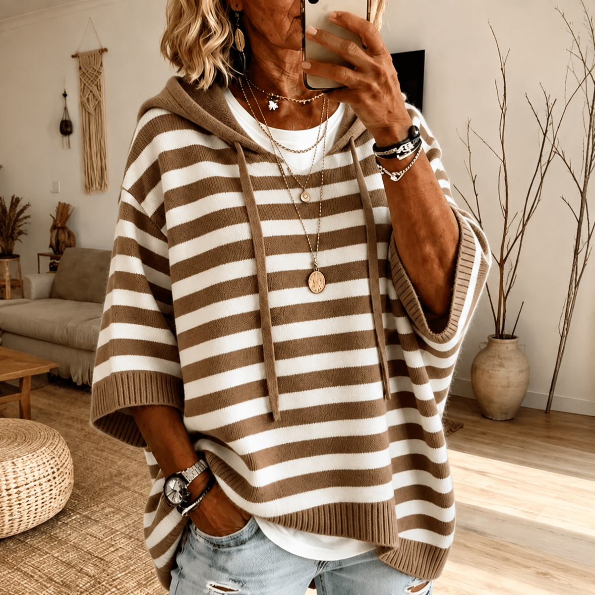 Lucja – Sweter Ponczo w Szarobeżowe Paski