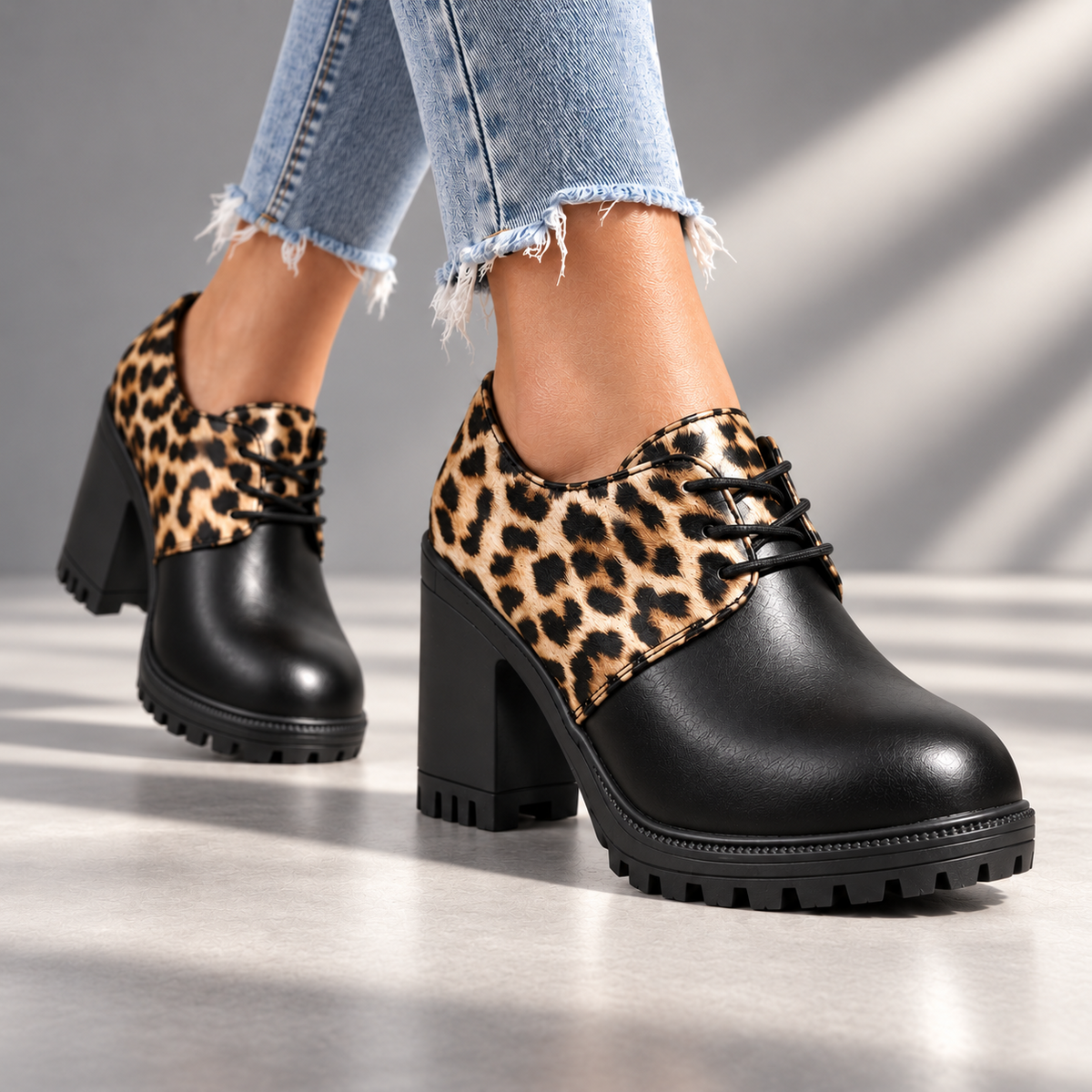 Roxie | Szpilki Retro w Panterkę